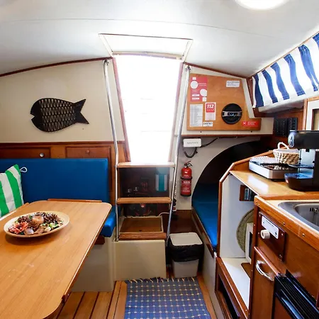 Evamia Boat 船屋 *