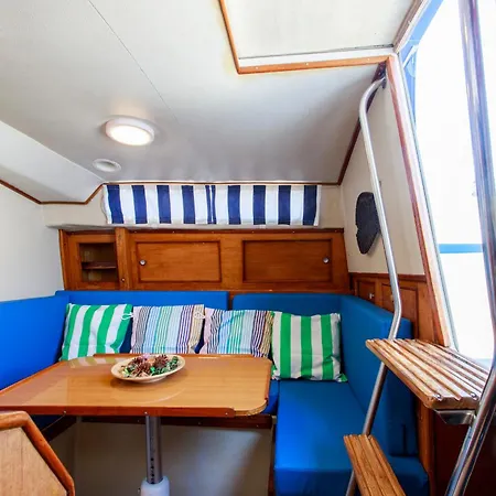 Evamia Boat 船屋 *